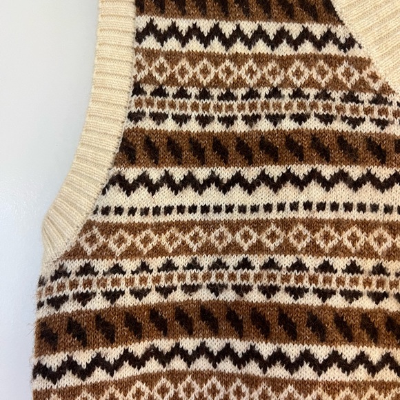 Brown sweater vest - Picture 2 of 3
